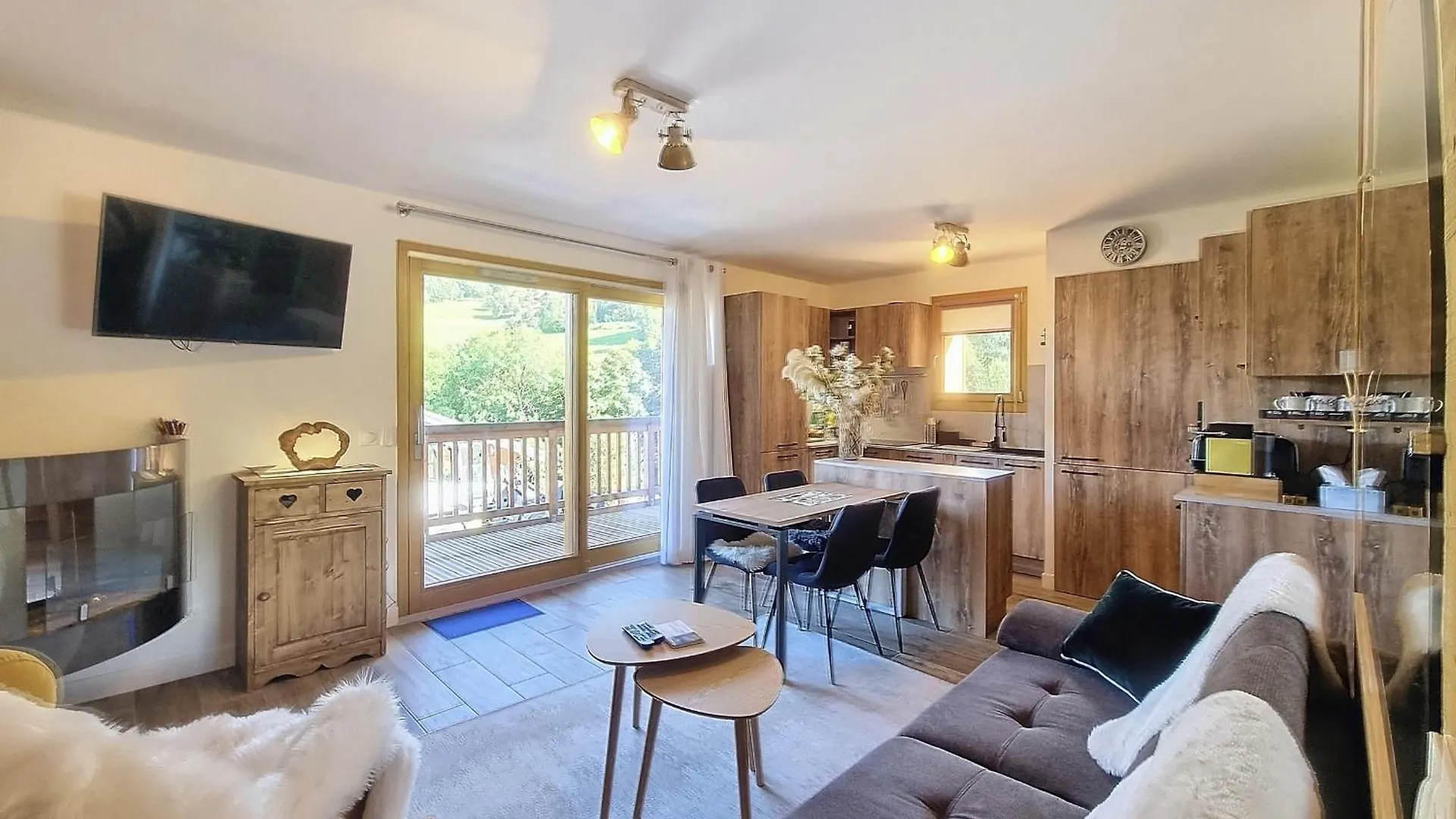 Appartement Standing A Combloux Avec Balcon Et Parking - Fr-1-560-156 0*,  France