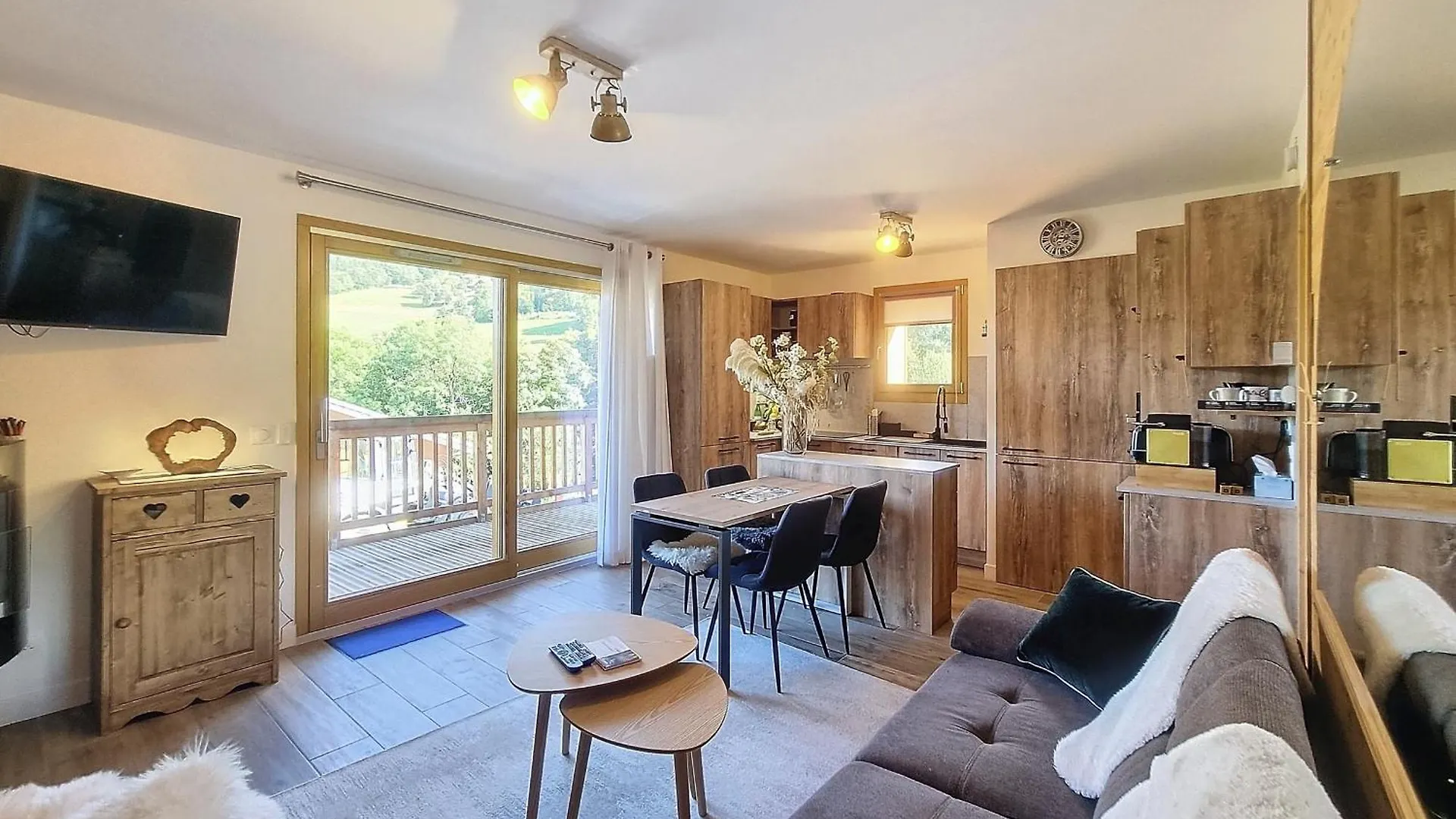 Appartement Standing A Combloux Avec Balcon Et Parking - Fr-1-560-156